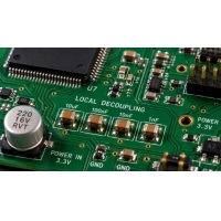 1µF 和 4.7µF MLCC 用於局部電源濾波和信號去耦